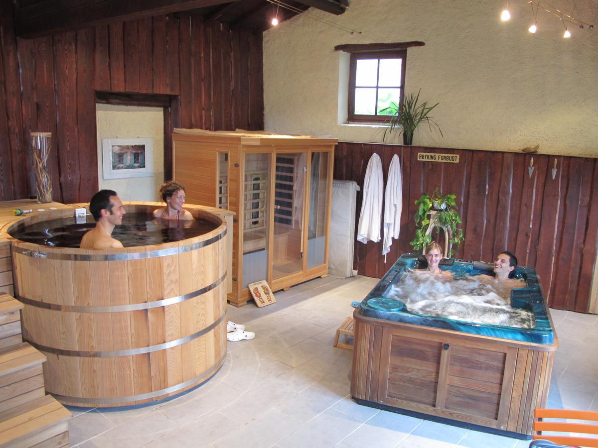 Spa Du Hameau De Bonnevay Marchampt Exterior photo
